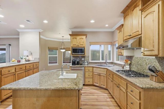 941 Morro Road, Fallbrook, CA 92028