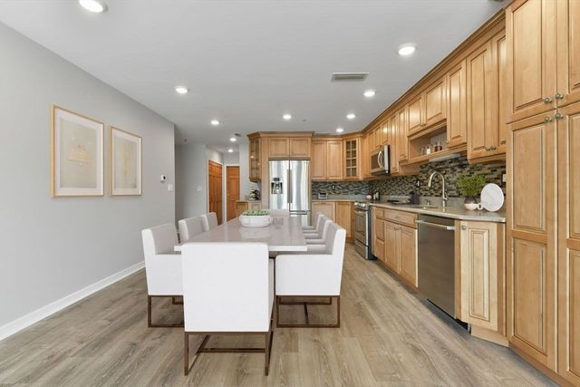 6 Canal Park 605, Cambridge, MA 02141