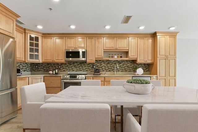 6 Canal Park 605, Cambridge, MA 02141