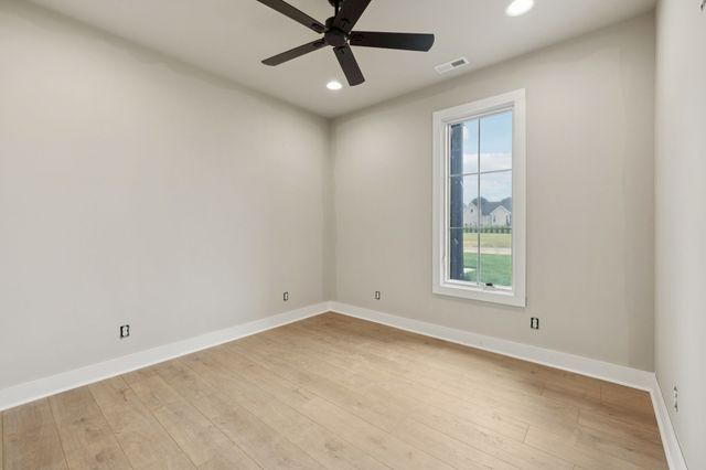 375 Chestnut Oak Avenue, Smithville, TN 37166