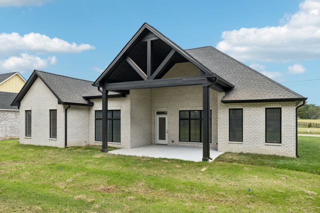 375 Chestnut Oak Avenue, Smithville, TN 37166