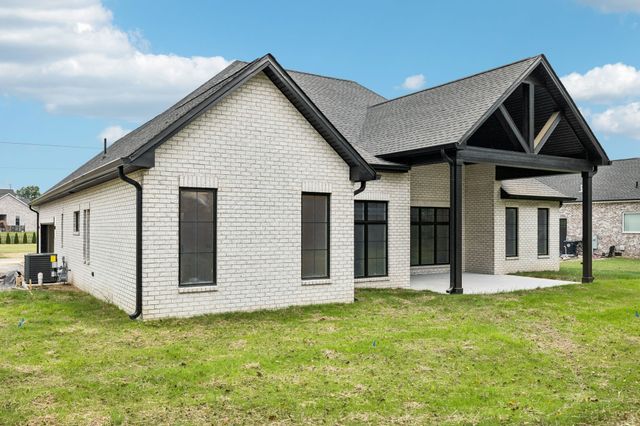 375 Chestnut Oak Avenue, Smithville, TN 37166