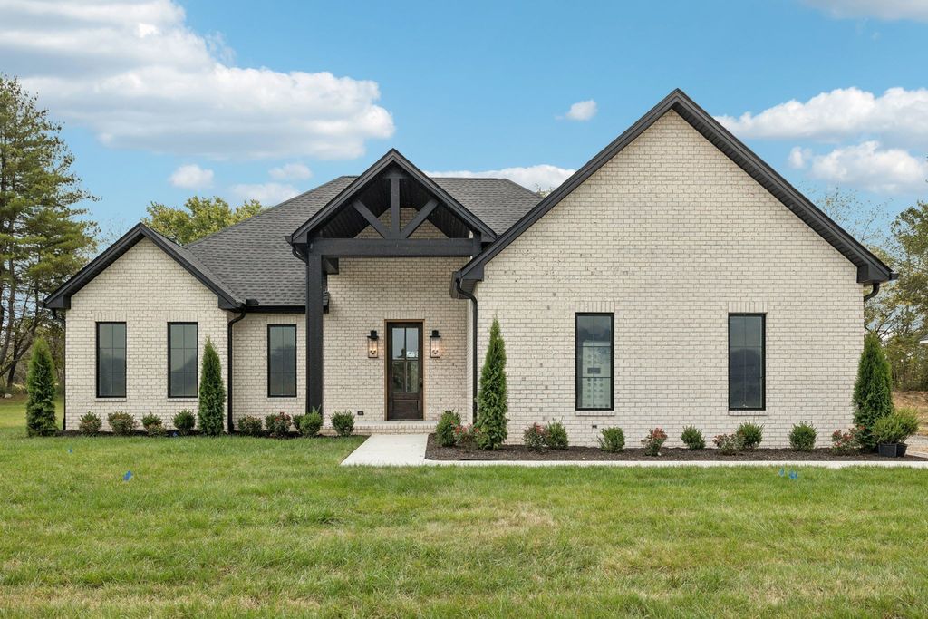 375 Chestnut Oak Avenue, Smithville, TN 37166