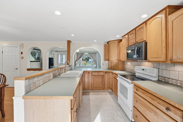 58 Colburn Rd, Charlton, MA 01507