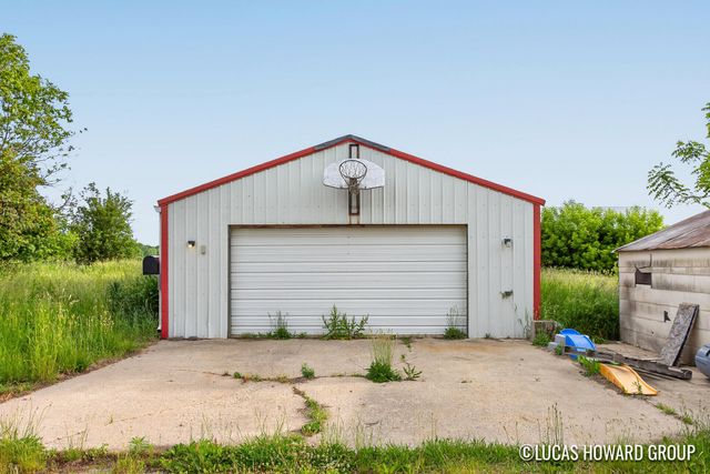 2221 W 68th Street, Newaygo, MI 49337
