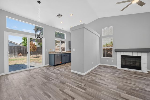 304 Jonquil Ct, Roseville, CA 95747