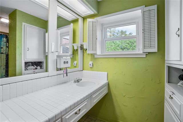 1221 W Henrietta Ave, Kingsville, TX 78363