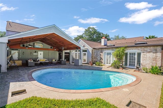 1221 W Henrietta Ave, Kingsville, TX 78363