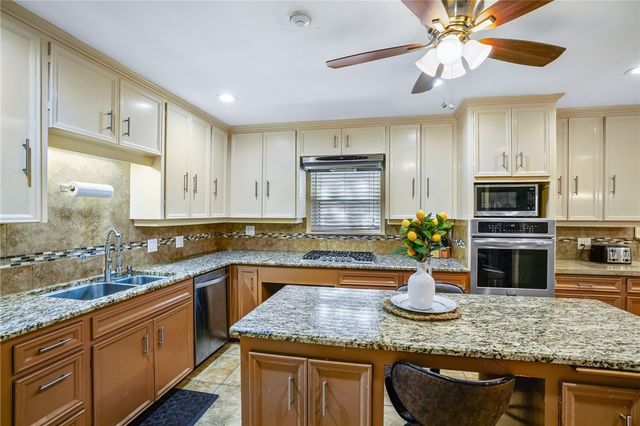 1221 W Henrietta Ave, Kingsville, TX 78363