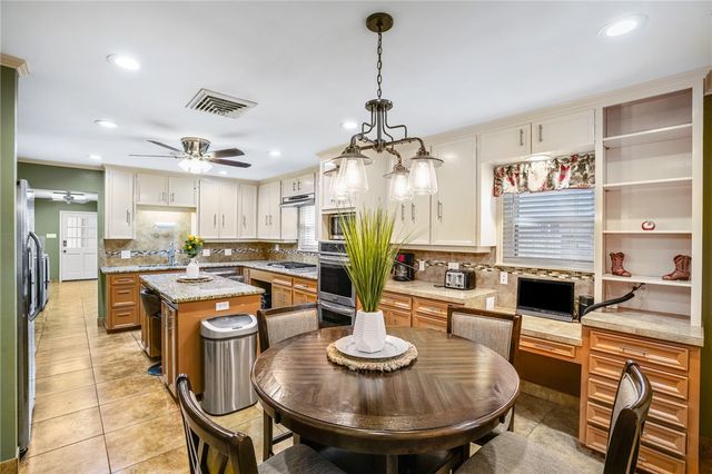 1221 W Henrietta Ave, Kingsville, TX 78363