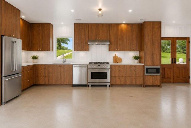 24423 Pedernales DR, Spicewood, TX 78669