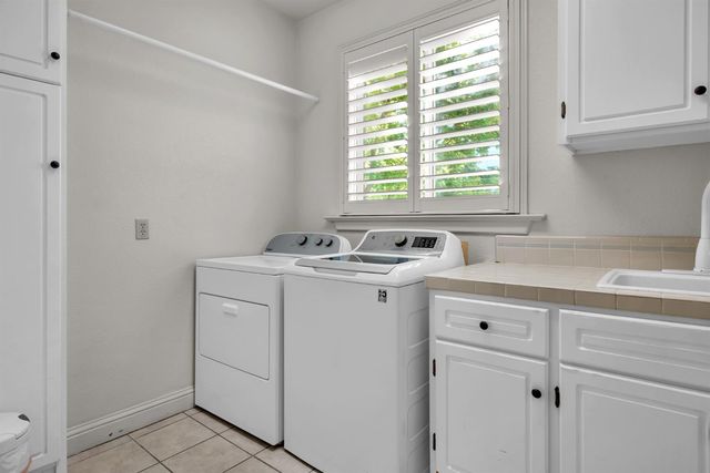 4811 Argyle Ln, Sacramento, CA 95841