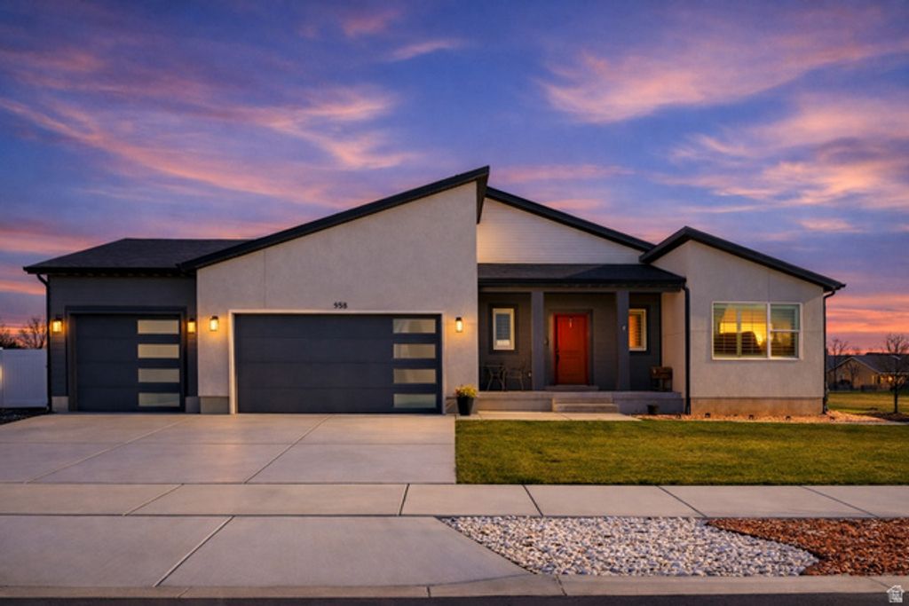 Image 2 of property listing at 598 S CROOKED POST WAY, Saratoga Springs, UT 84045