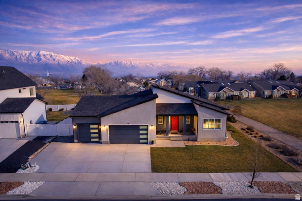 Image 3 of property listing at 598 S CROOKED POST WAY, Saratoga Springs, UT 84045