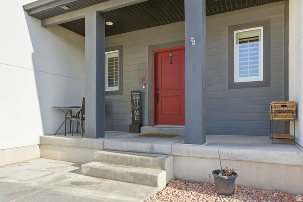 Image 4 of property listing at 598 S CROOKED POST WAY, Saratoga Springs, UT 84045