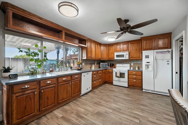 329 E Crossland Boulevard, Grand Prairie, TX 75052