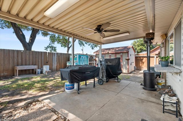 329 E Crossland Boulevard, Grand Prairie, TX 75052
