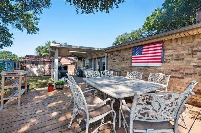 329 E Crossland Boulevard, Grand Prairie, TX 75052