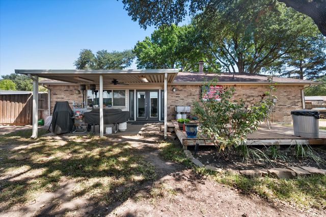 329 E Crossland Boulevard, Grand Prairie, TX 75052