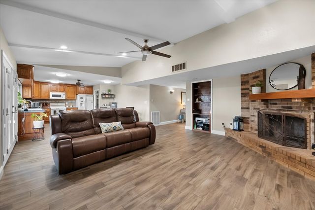 329 E Crossland Boulevard, Grand Prairie, TX 75052
