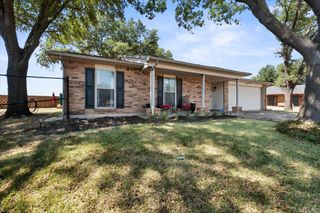 329 E Crossland Boulevard, Grand Prairie, TX 75052