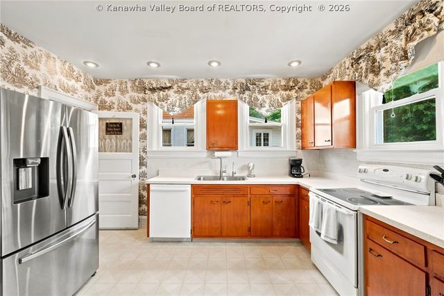 817 Maple Road, Charleston, WV 25302