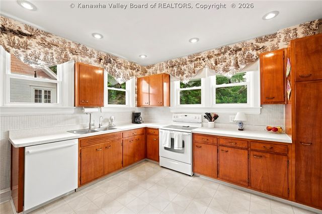 817 Maple Road, Charleston, WV 25302