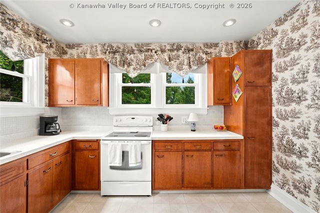 817 Maple Road, Charleston, WV 25302