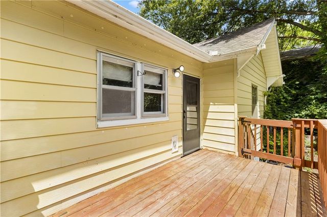 9319 E 17th Street S, Independence, MO 64052