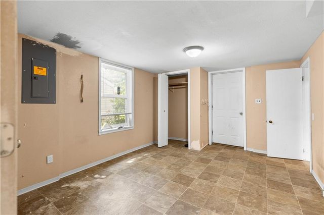 9319 E 17th Street S, Independence, MO 64052