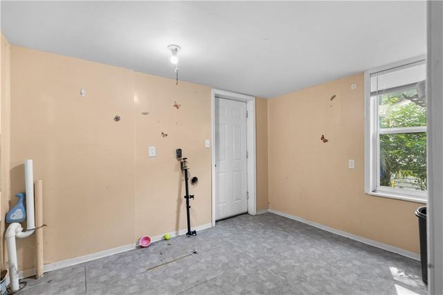 9319 E 17th Street S, Independence, MO 64052