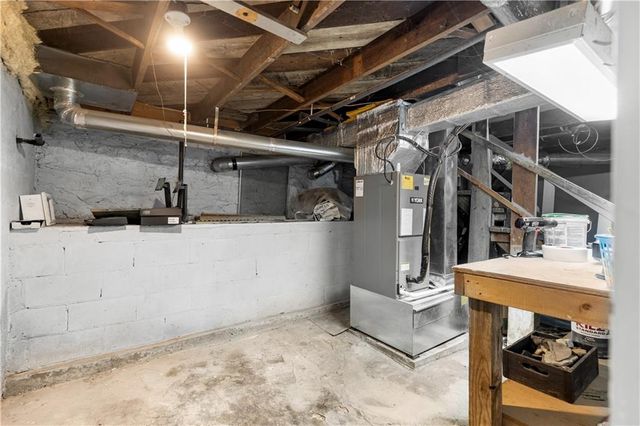 9319 E 17th Street S, Independence, MO 64052