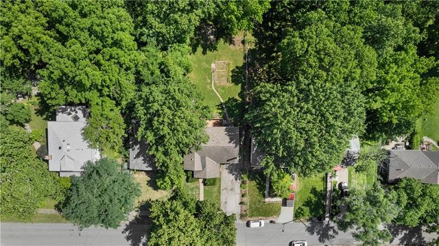 9319 E 17th Street S, Independence, MO 64052