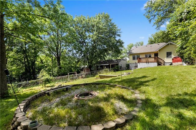 9319 E 17th Street S, Independence, MO 64052