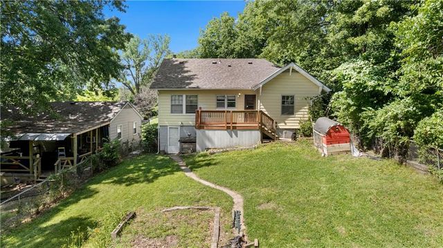 9319 E 17th Street S, Independence, MO 64052