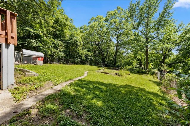 9319 E 17th Street S, Independence, MO 64052