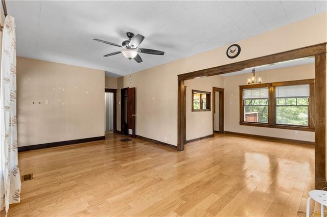 9319 E 17th Street S, Independence, MO 64052