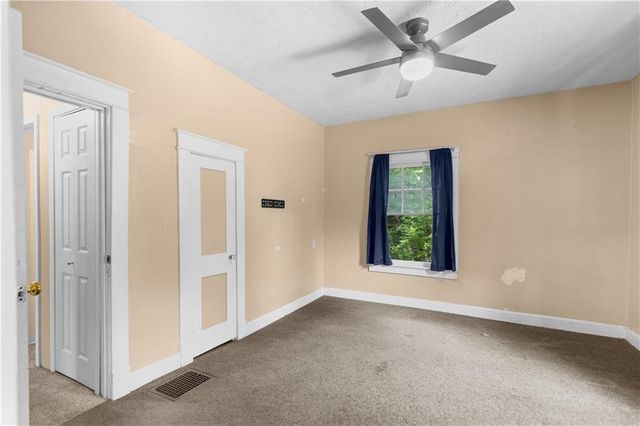 9319 E 17th Street S, Independence, MO 64052