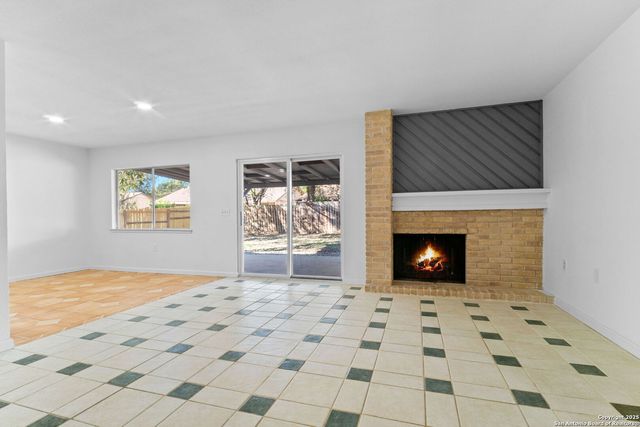 9419 Lands Point St, San Antonio, TX 78250