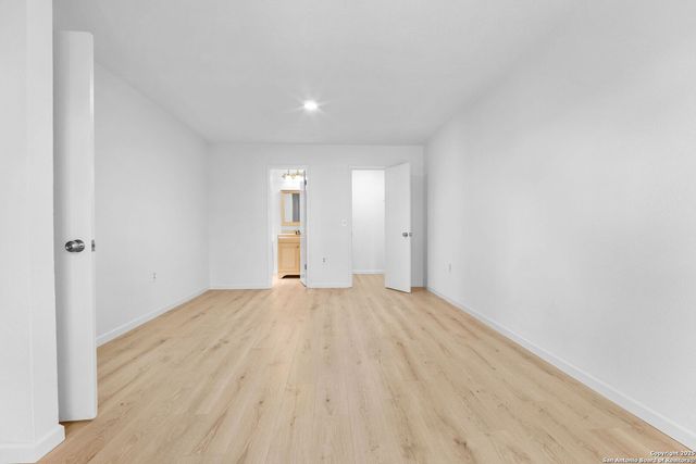 9419 Lands Point St, San Antonio, TX 78250