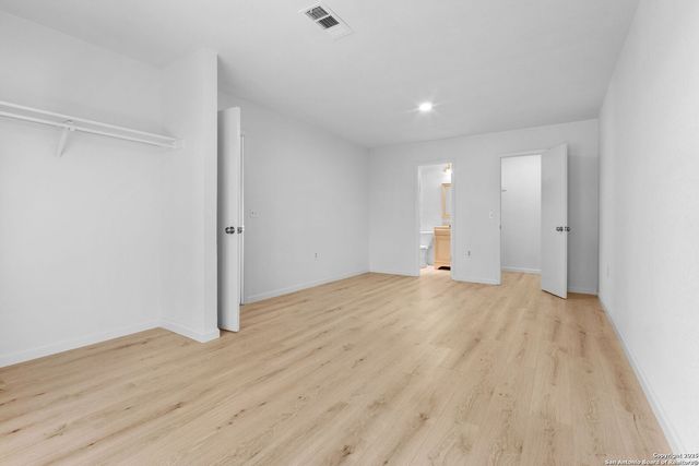 9419 Lands Point St, San Antonio, TX 78250