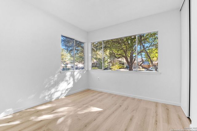 9419 Lands Point St, San Antonio, TX 78250