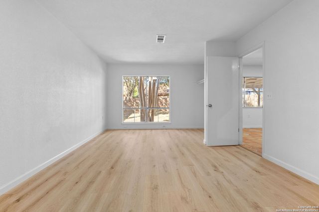 9419 Lands Point St, San Antonio, TX 78250