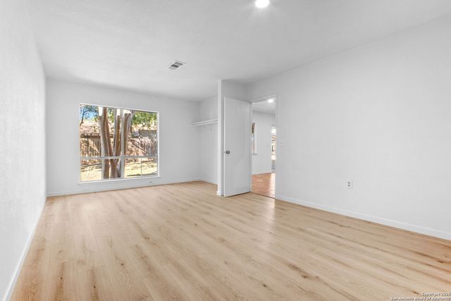 9419 Lands Point St, San Antonio, TX 78250