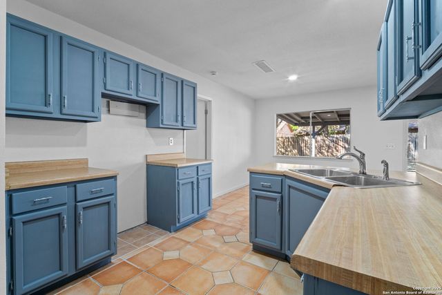 9419 Lands Point St, San Antonio, TX 78250