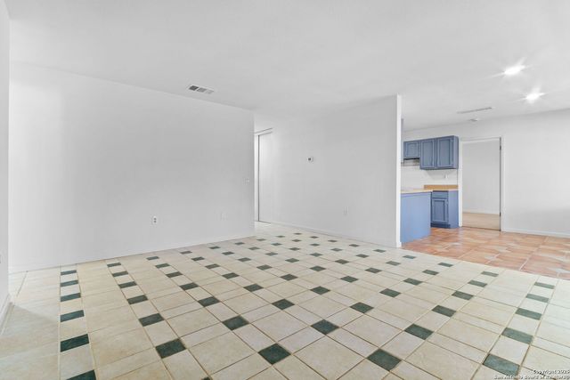 9419 Lands Point St, San Antonio, TX 78250