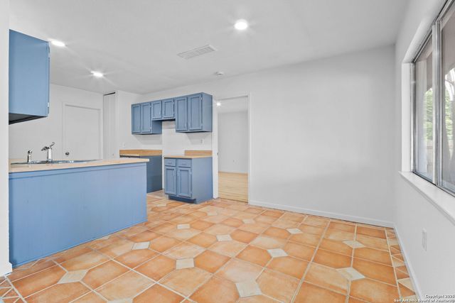 9419 Lands Point St, San Antonio, TX 78250