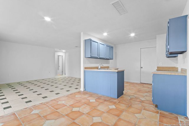 9419 Lands Point St, San Antonio, TX 78250