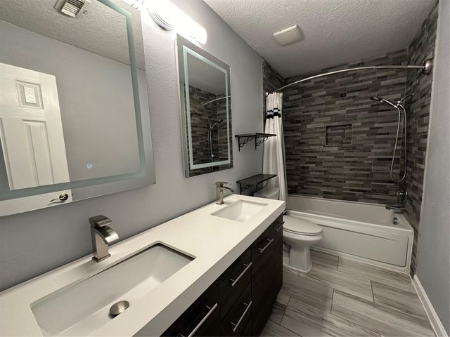 312 Green Isle Avenue, Dickinson, TX 77539