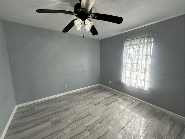 312 Green Isle Avenue, Dickinson, TX 77539